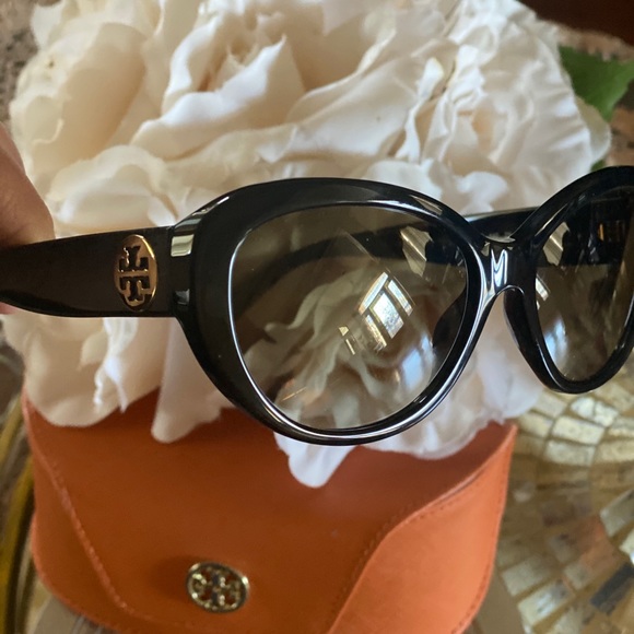 Brand new-🔥Tory Burch sunglasses 😎 - Picture 3 of 9